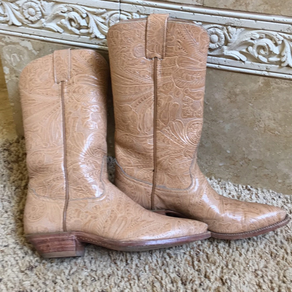 Hand tooled tanleather boots. EUC